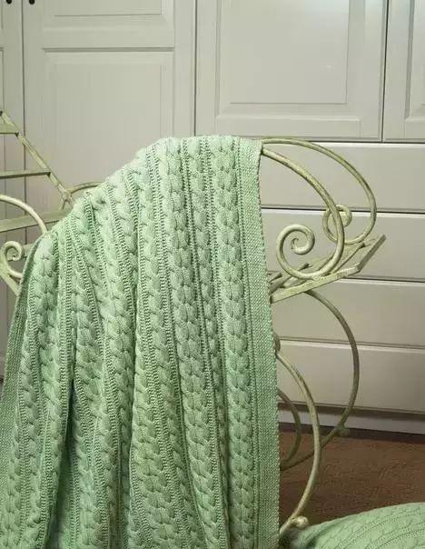 3.温暖的针织毯子.